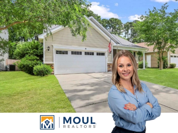 40 Cedar Creek Cir - Agent in front of property