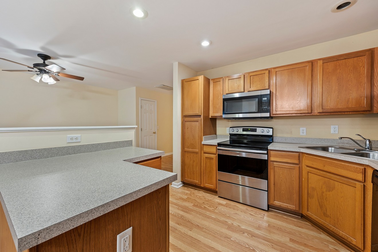 305 Cross Rd - Kitchen