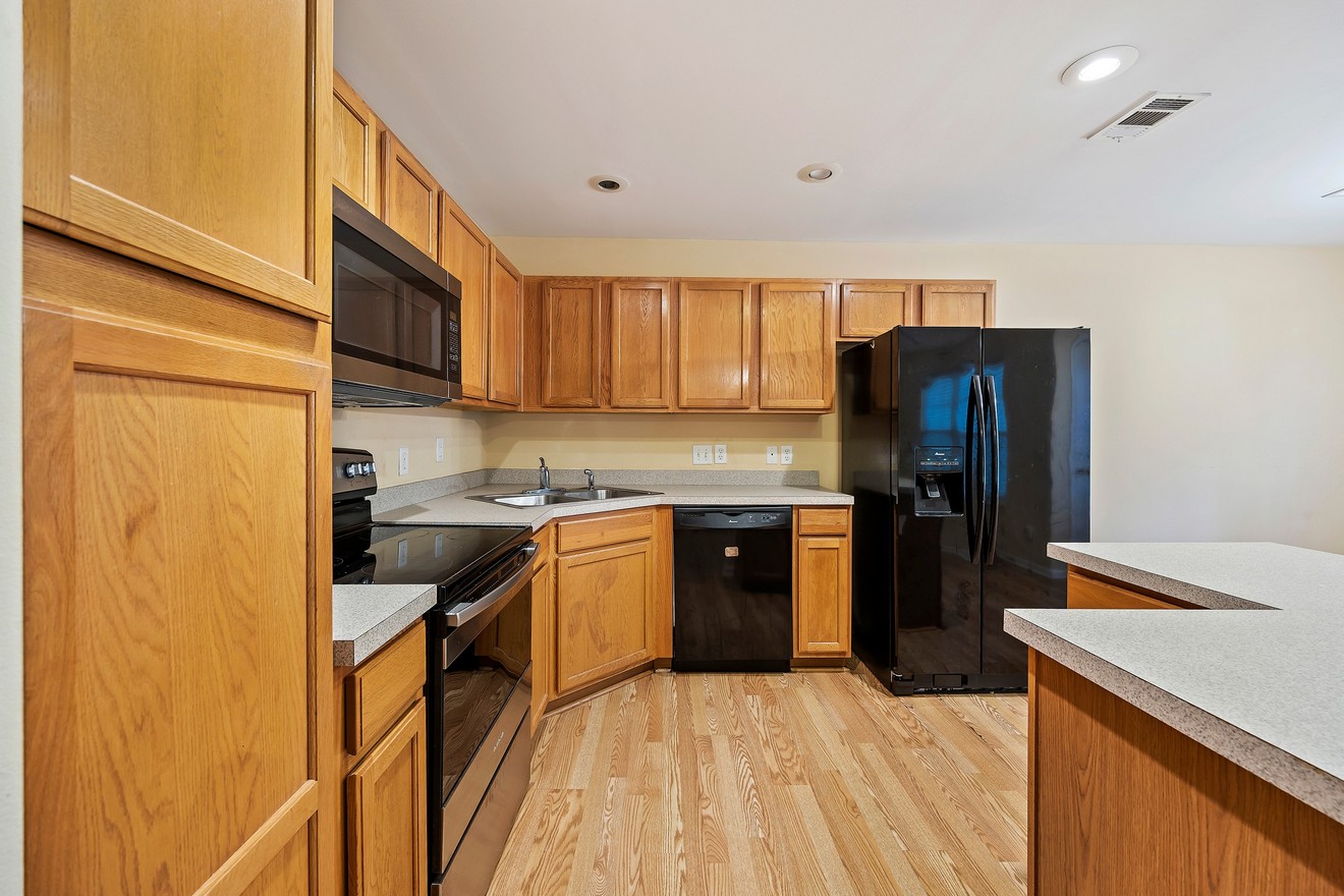 305 Cross Rd - Kitchen