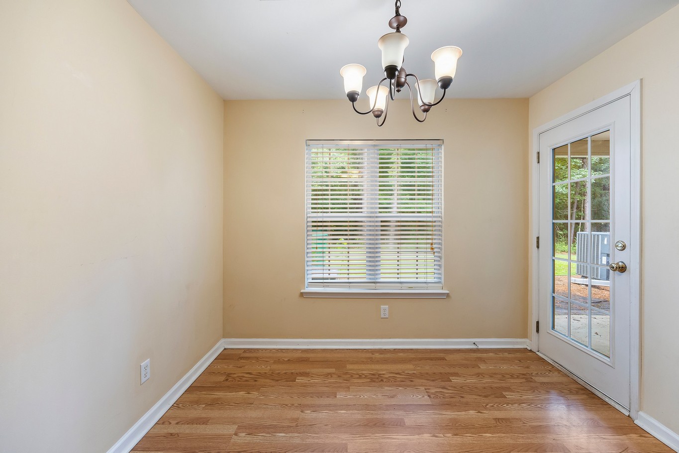 305 Cross Rd - Dining Area