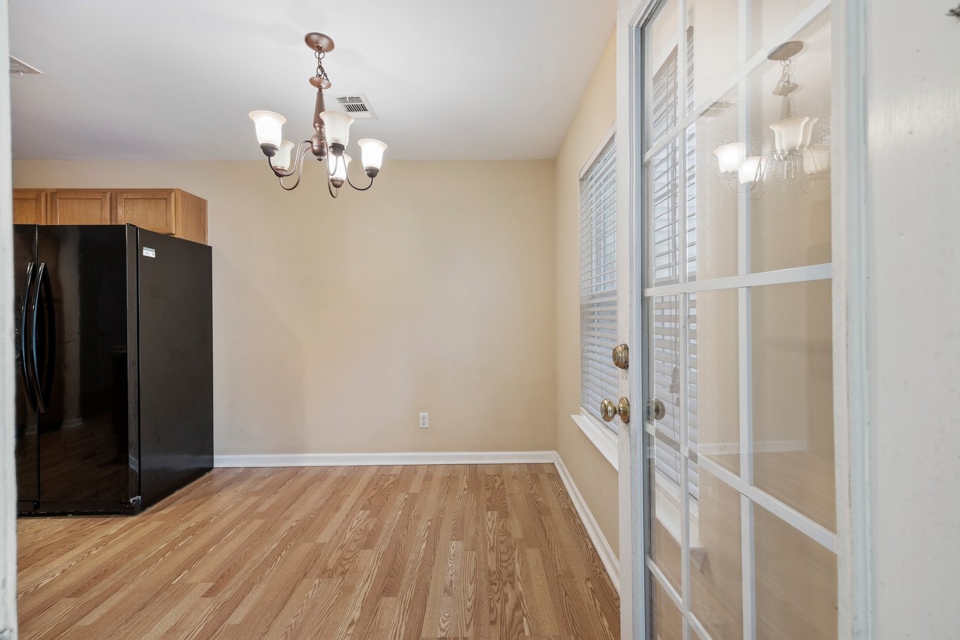 305 Cross Rd - Dining Area