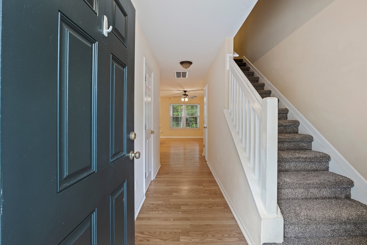 305 Cross Rd - Entryway