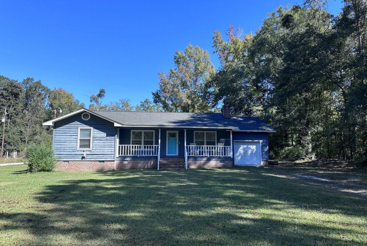101 Jeanette - Front of Property