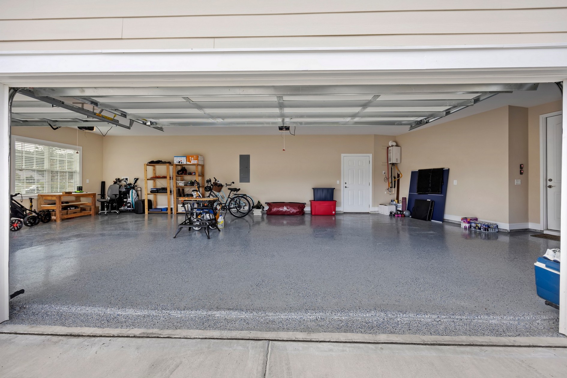 183 Club Way - Garage