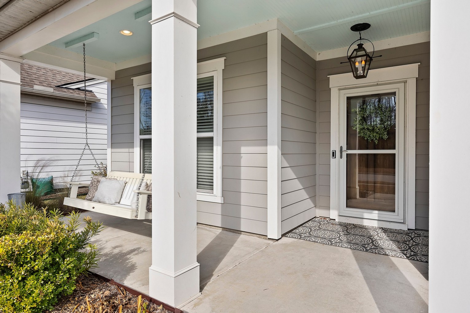 169 Rudder Run- front porch