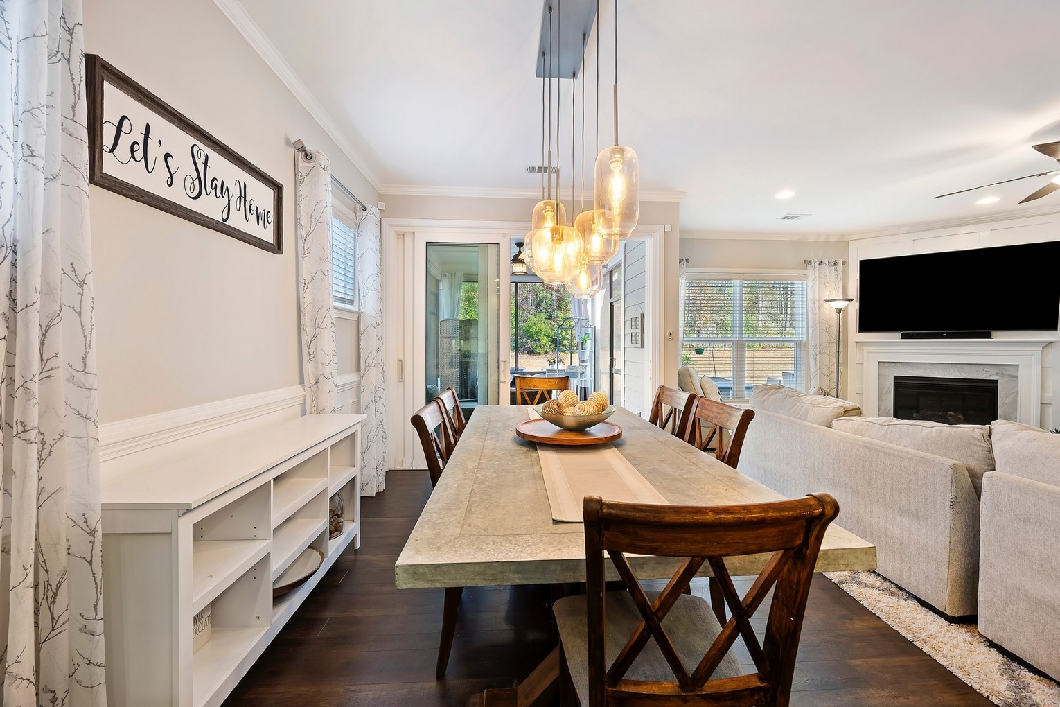 169 Rudder Run- dining area