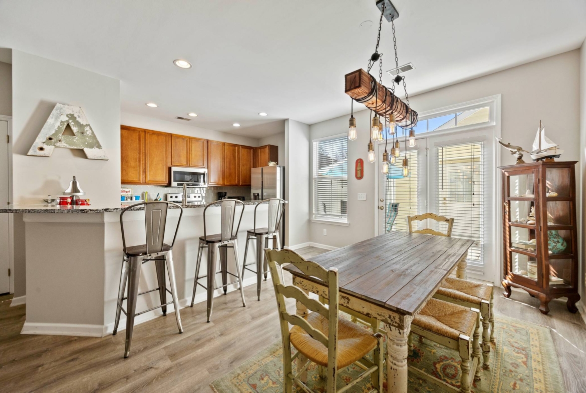 44 Water Tupelo - Dining Area