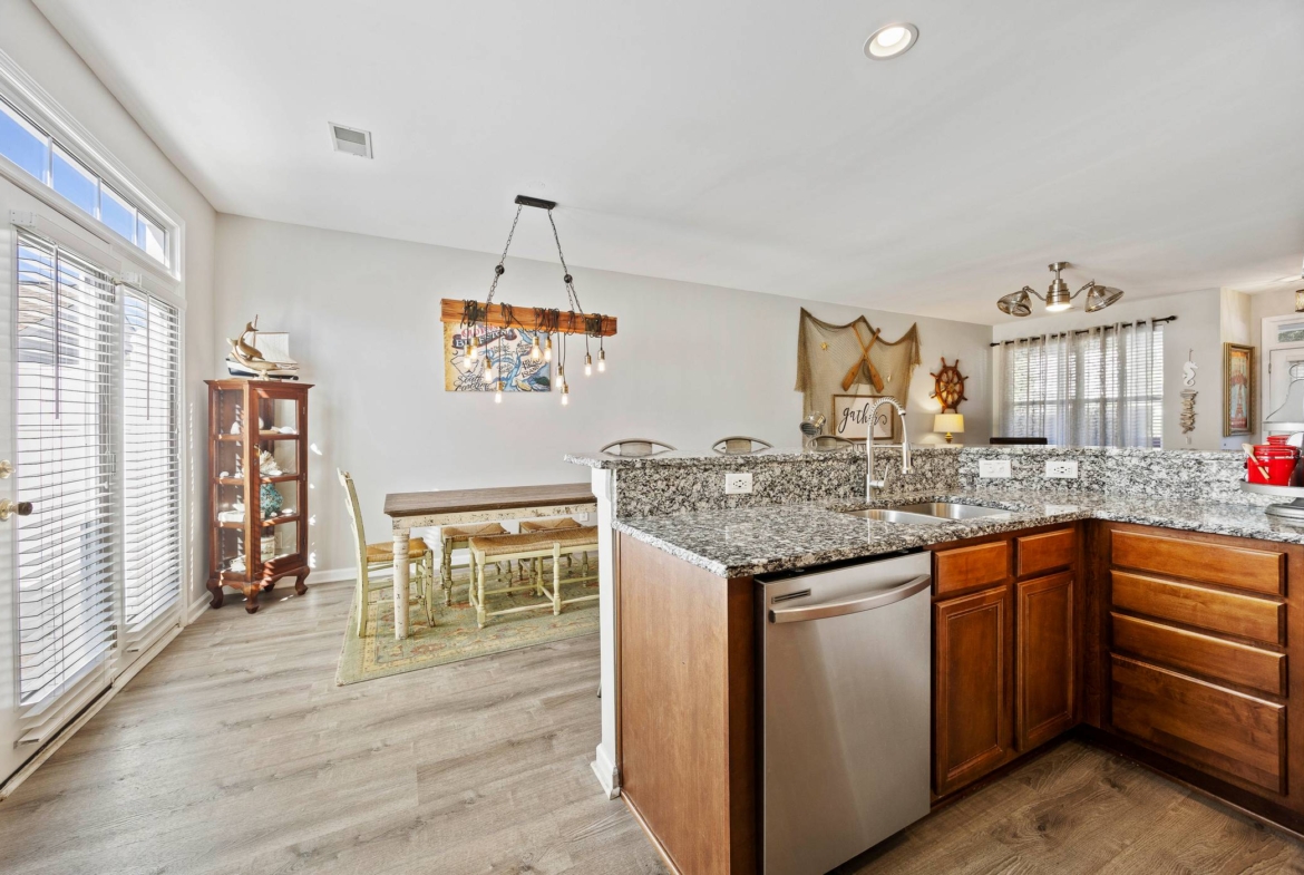 44 Water Tupelo - Kitchen