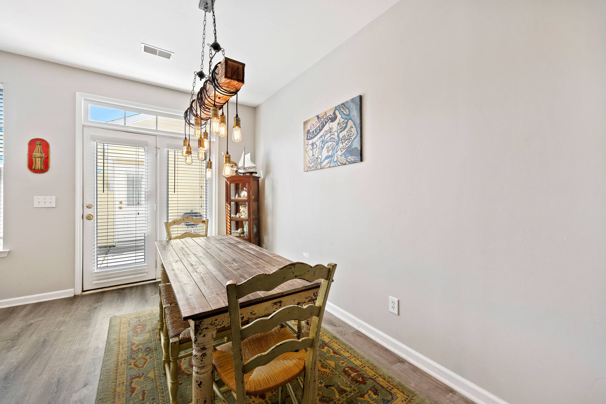 44 Water Tupelo - Dining Area