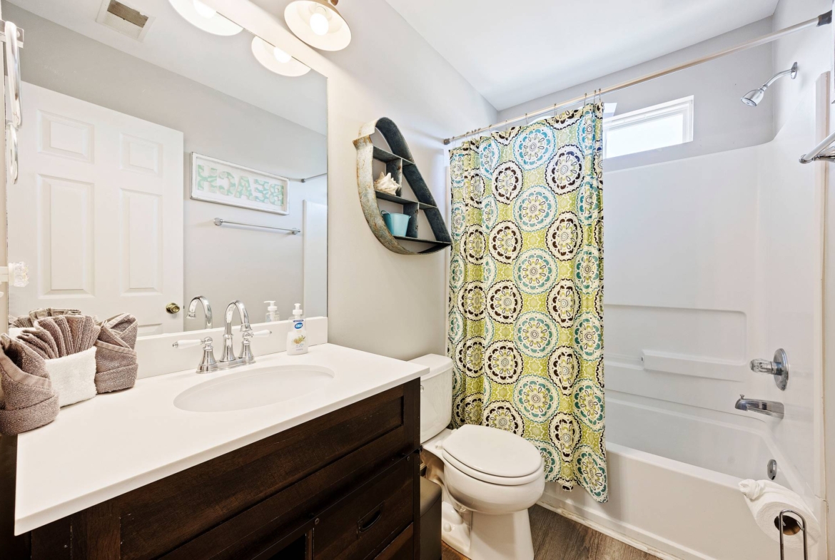 44 Water Tupelo - Bathroom