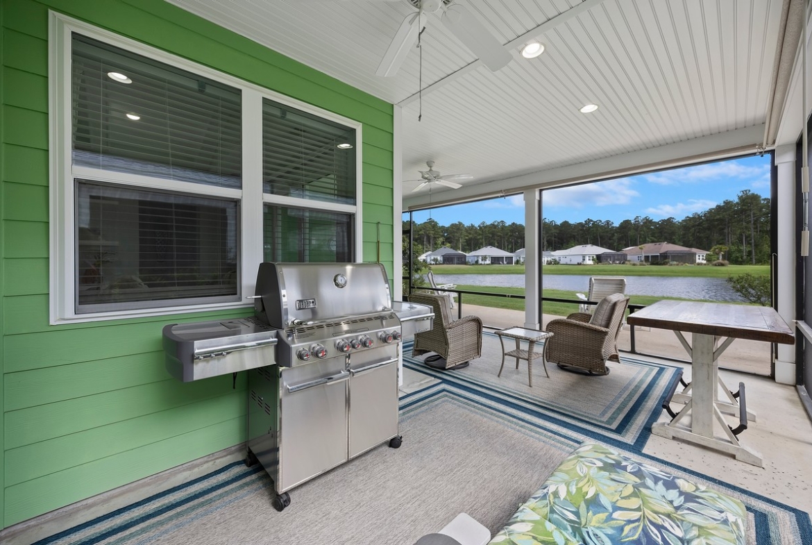 836 Landshark - Screen porch