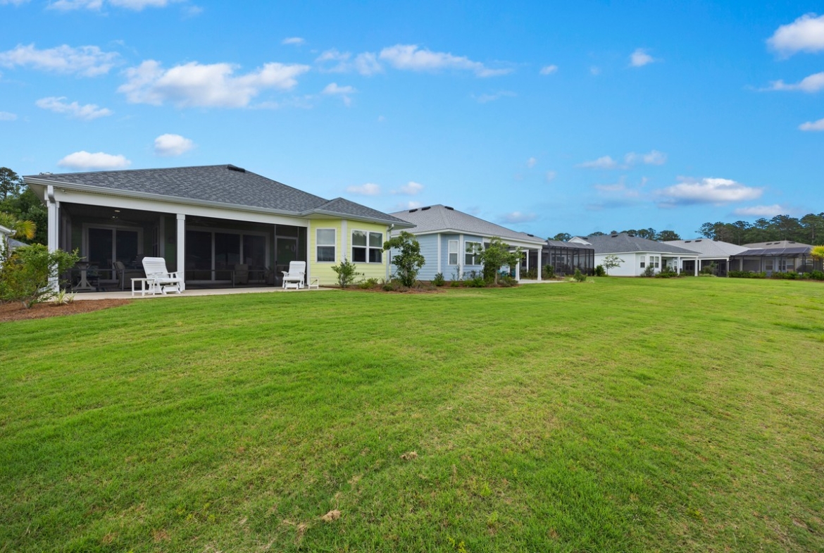 836 Landshark - Backyard view