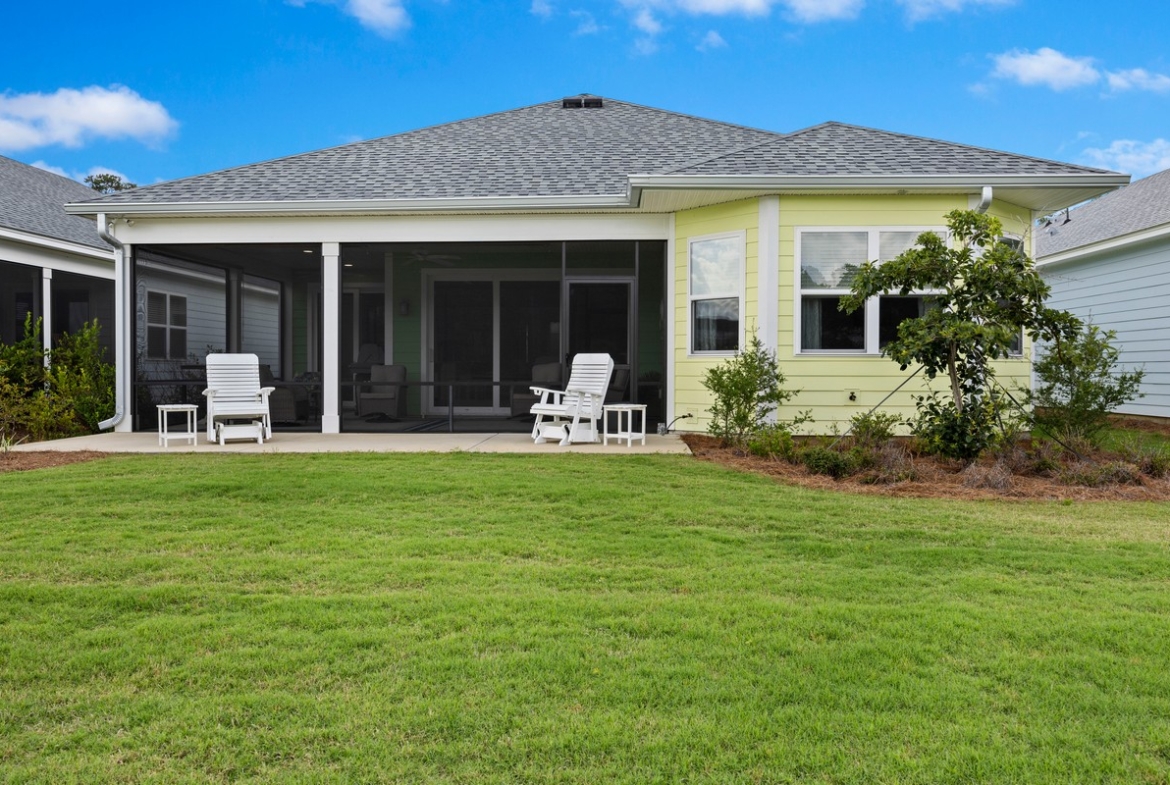 836 Landshark - Backyard view