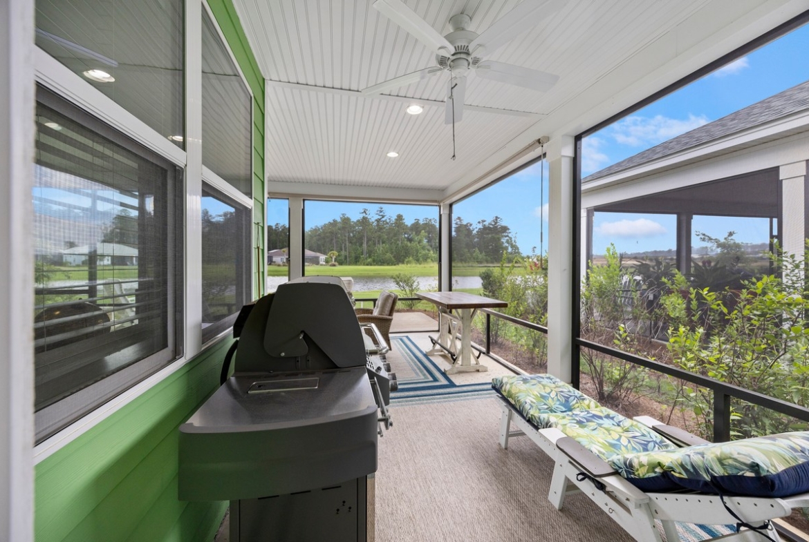 836 Landshark - Screen porch
