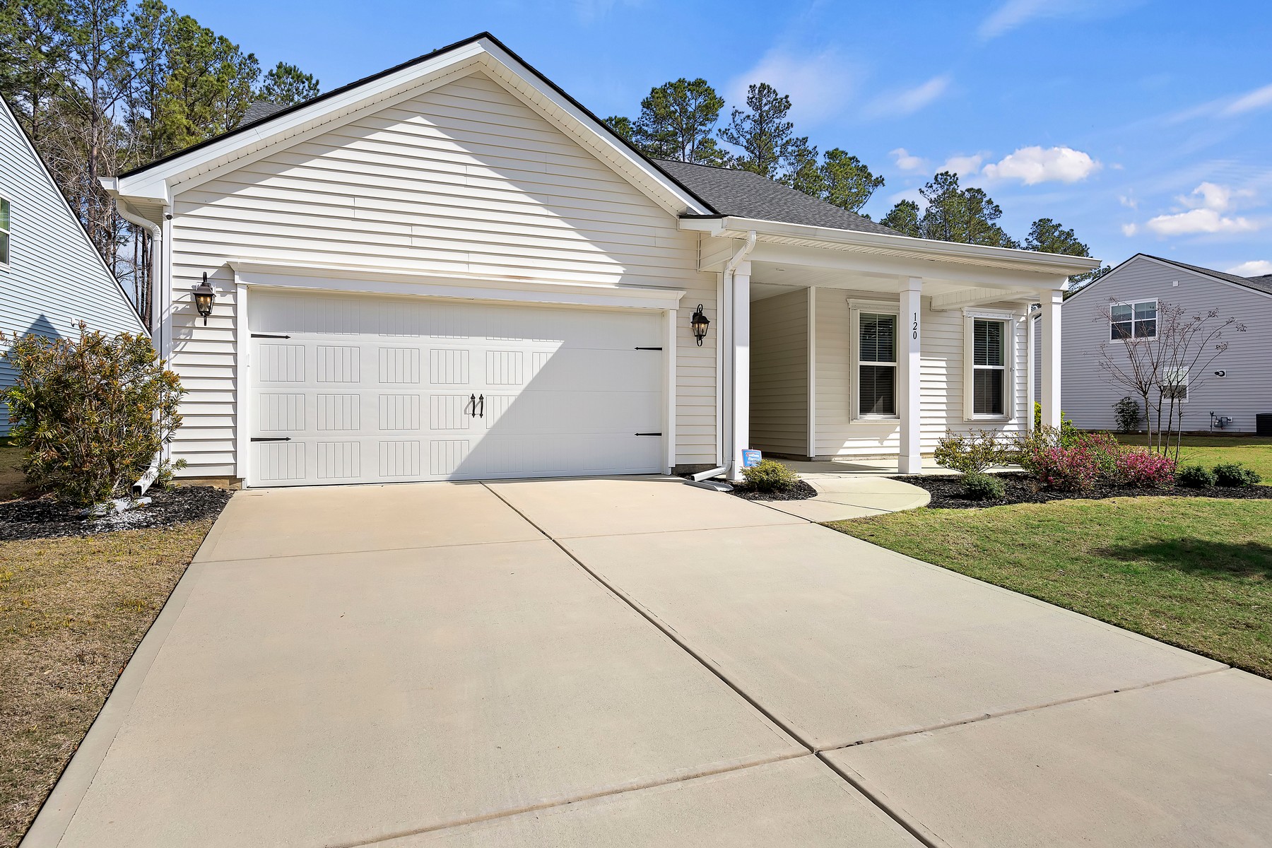 120 Carolina Oaks - front of property