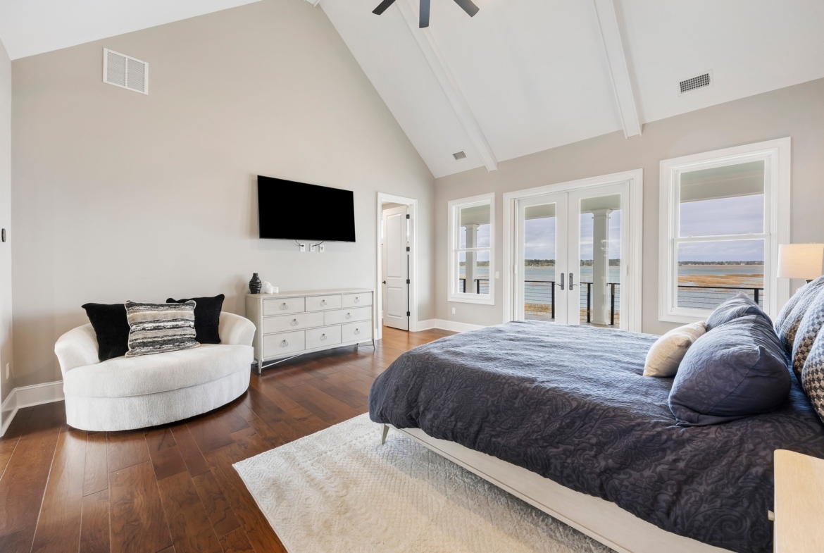 58 Lady Slipper - bedroom