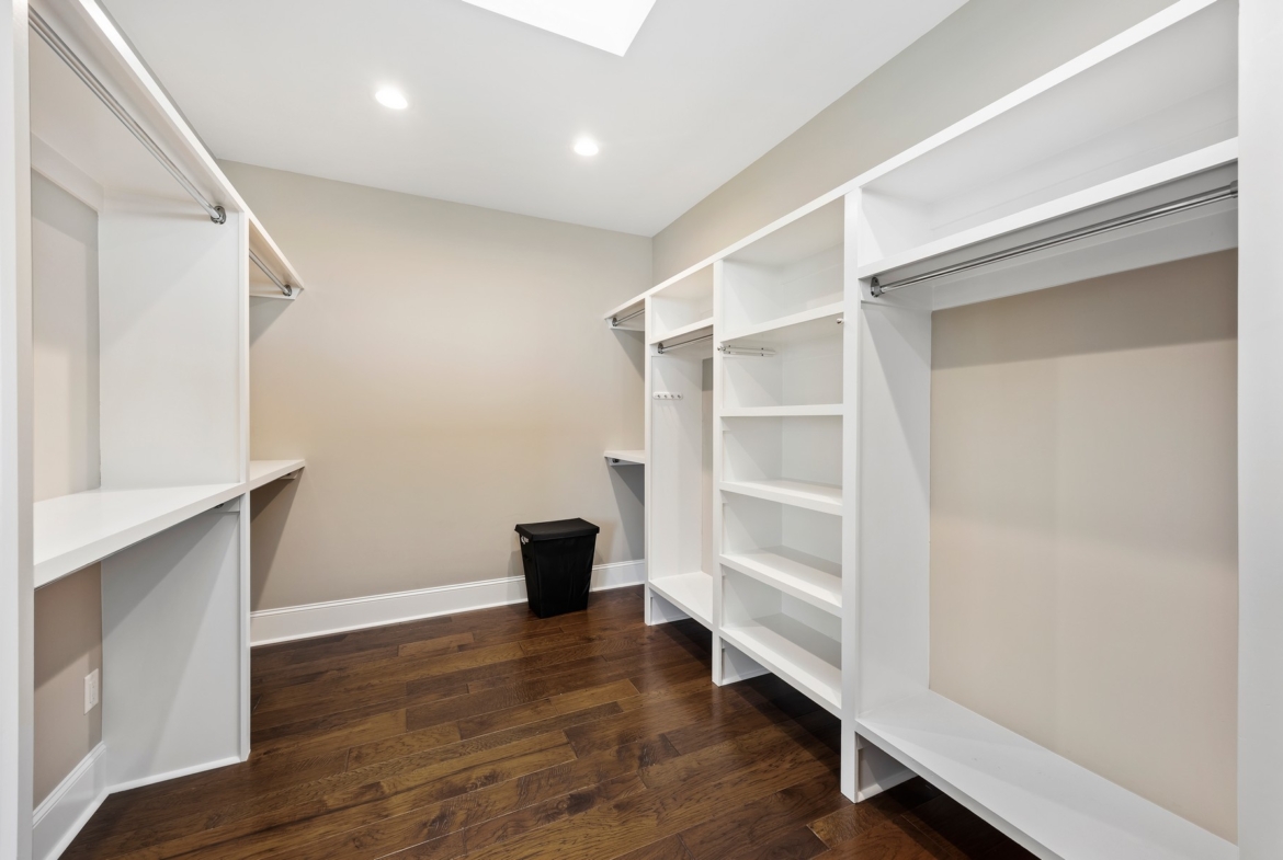 58 Lady Slipper - closet
