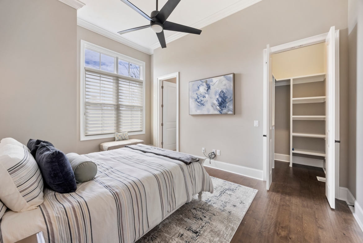 58 Lady Slipper - bedroom