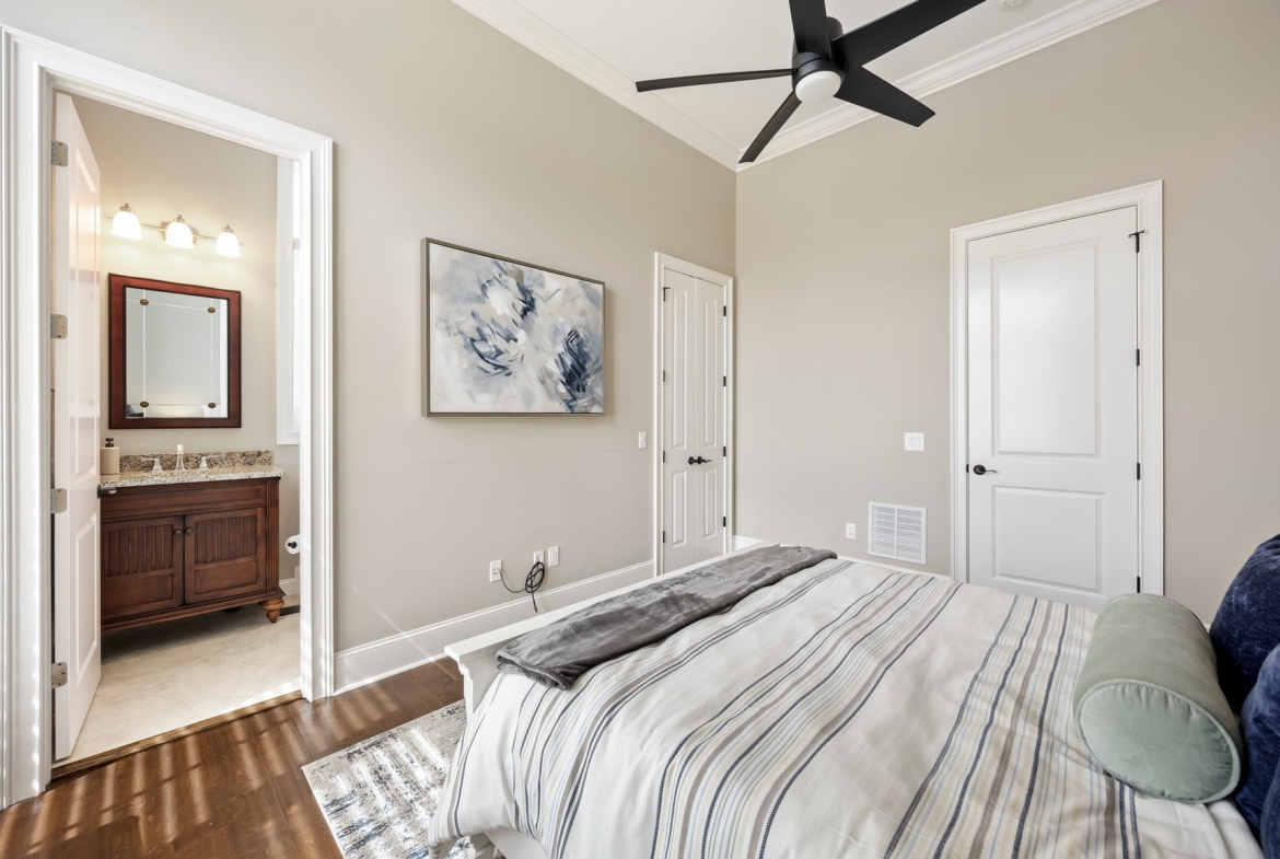 58 Lady Slipper - bedroom