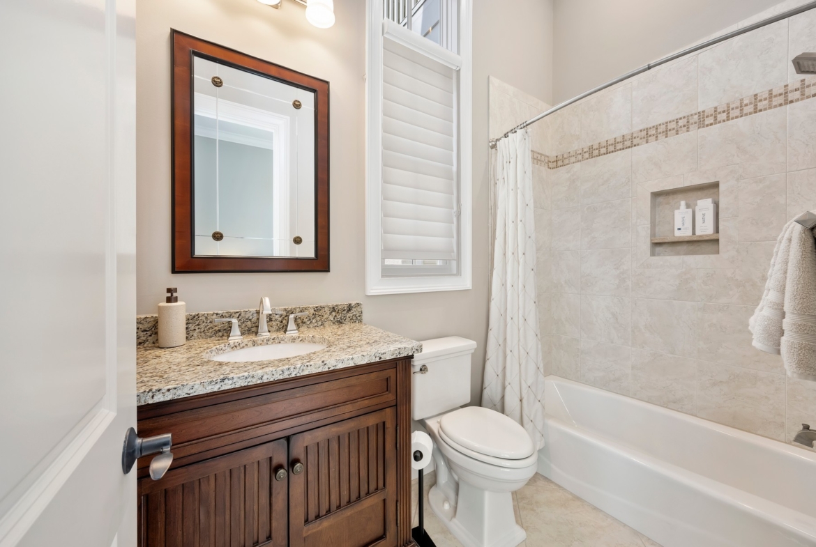 58 Lady Slipper - bathroom