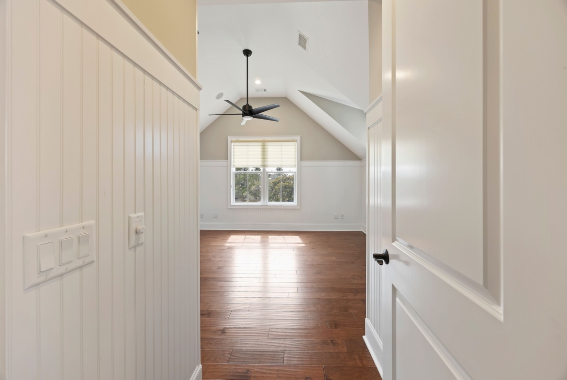 58 Lady Slipper - bedroom/ extra room