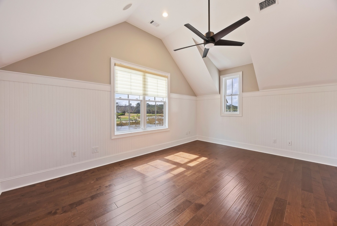 58 Lady Slipper - bedroom / extra room