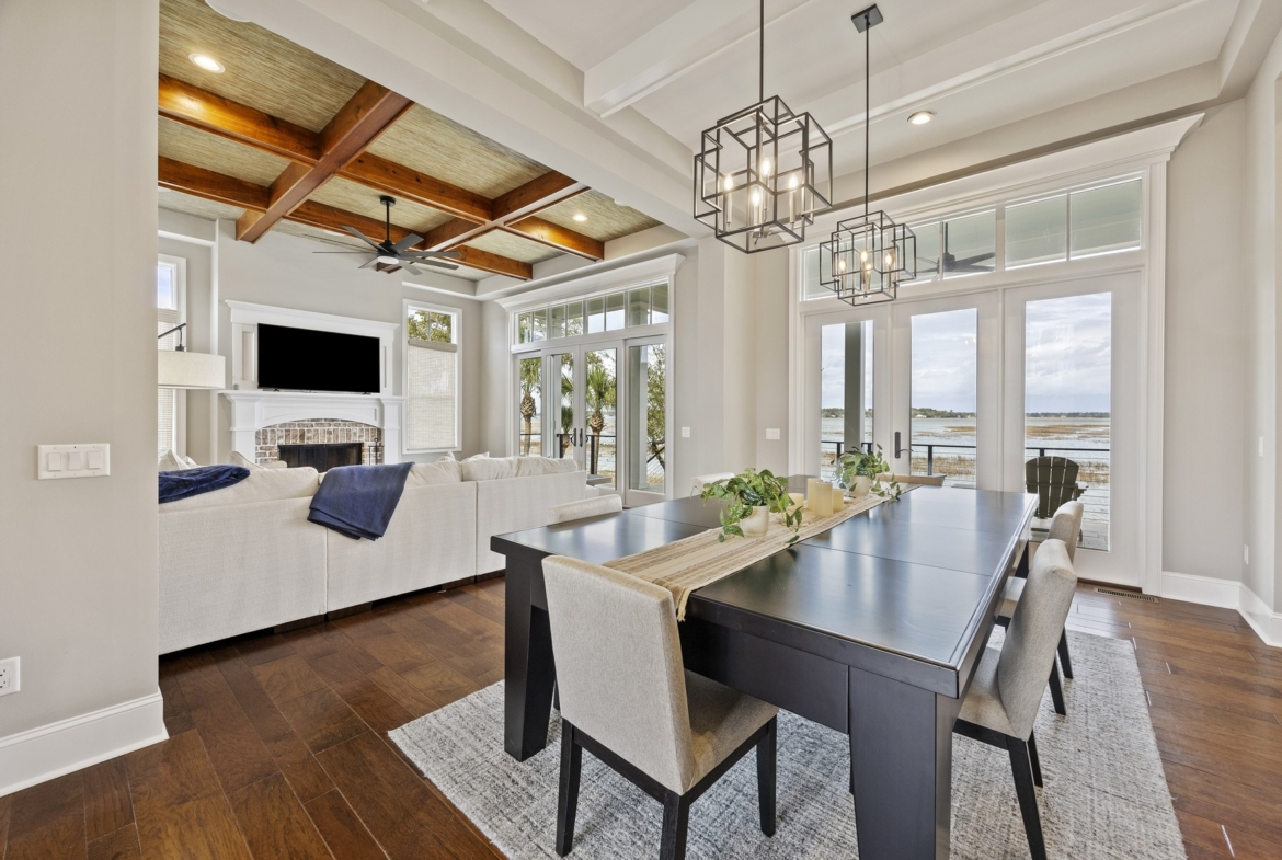 58 Lady Slipper - dining area