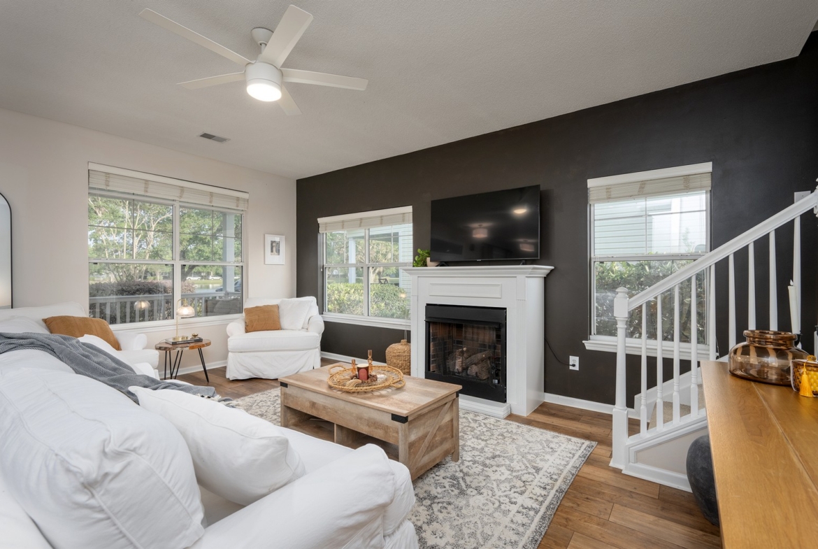 17 Sassafras - living area