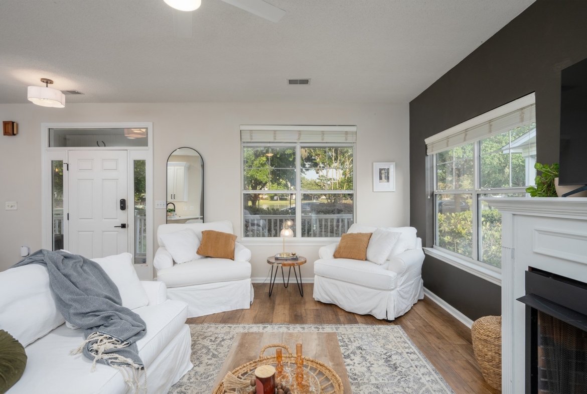 17 Sassafras - living area