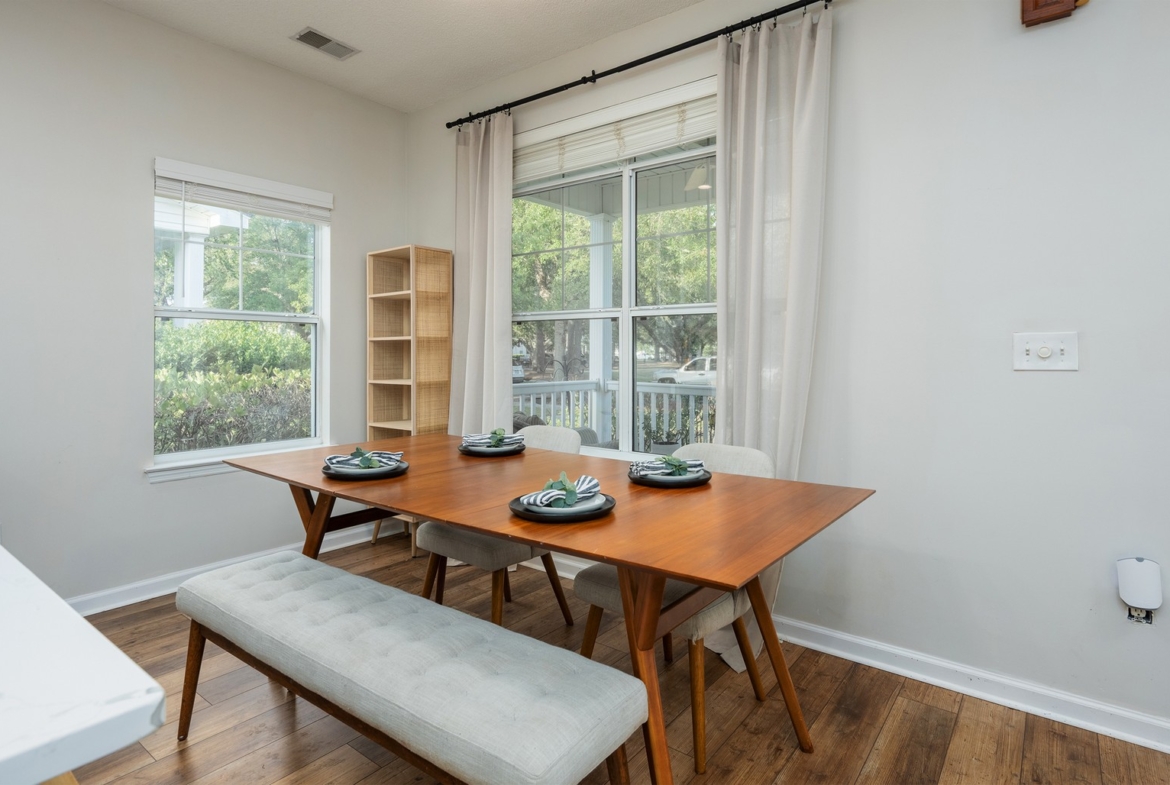 17 Sassafras - dining area