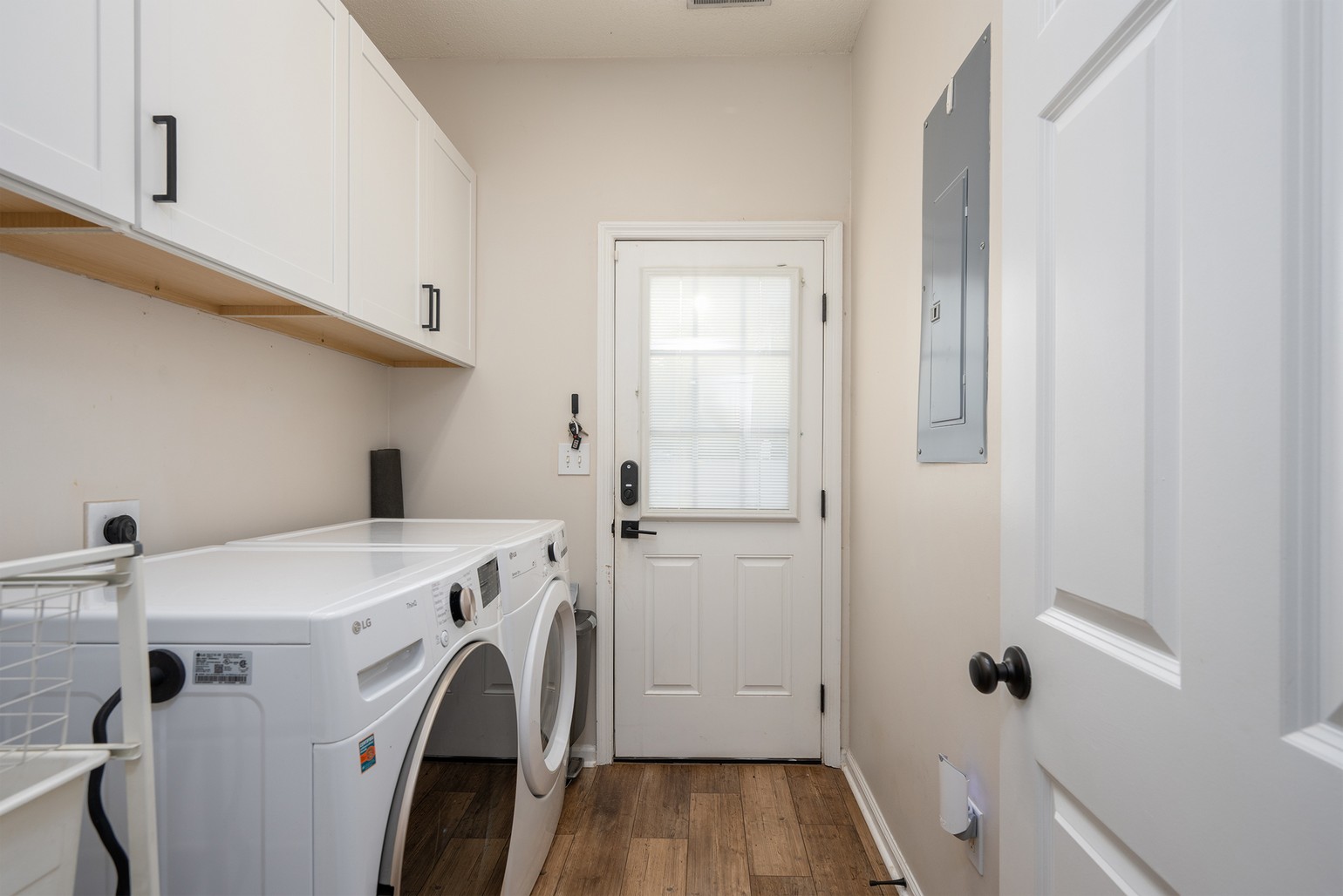 17-sassafras27 17 Sassafras - laundry room