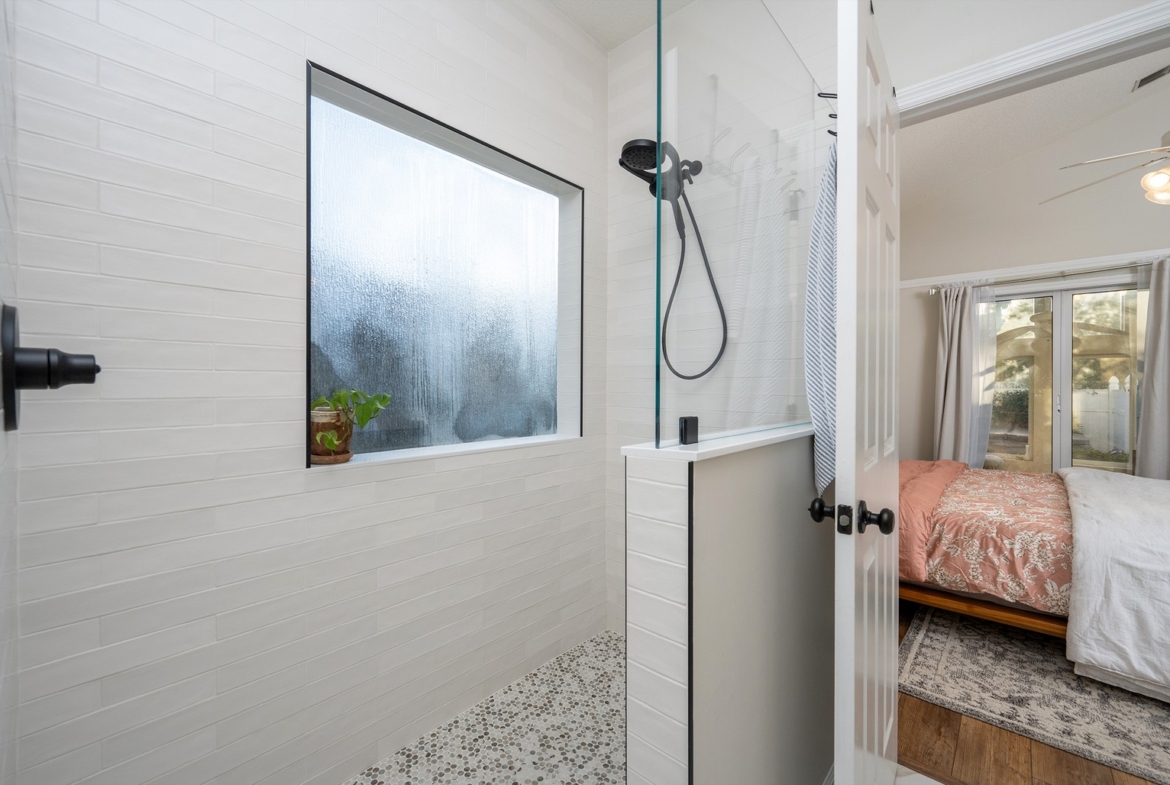 17 Sassafras - bathroom
