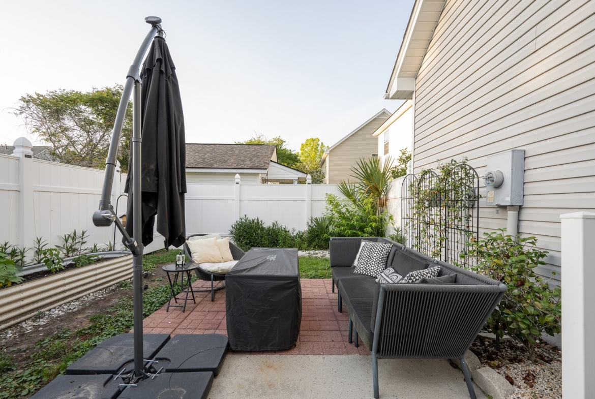 17 Sassafras - patio