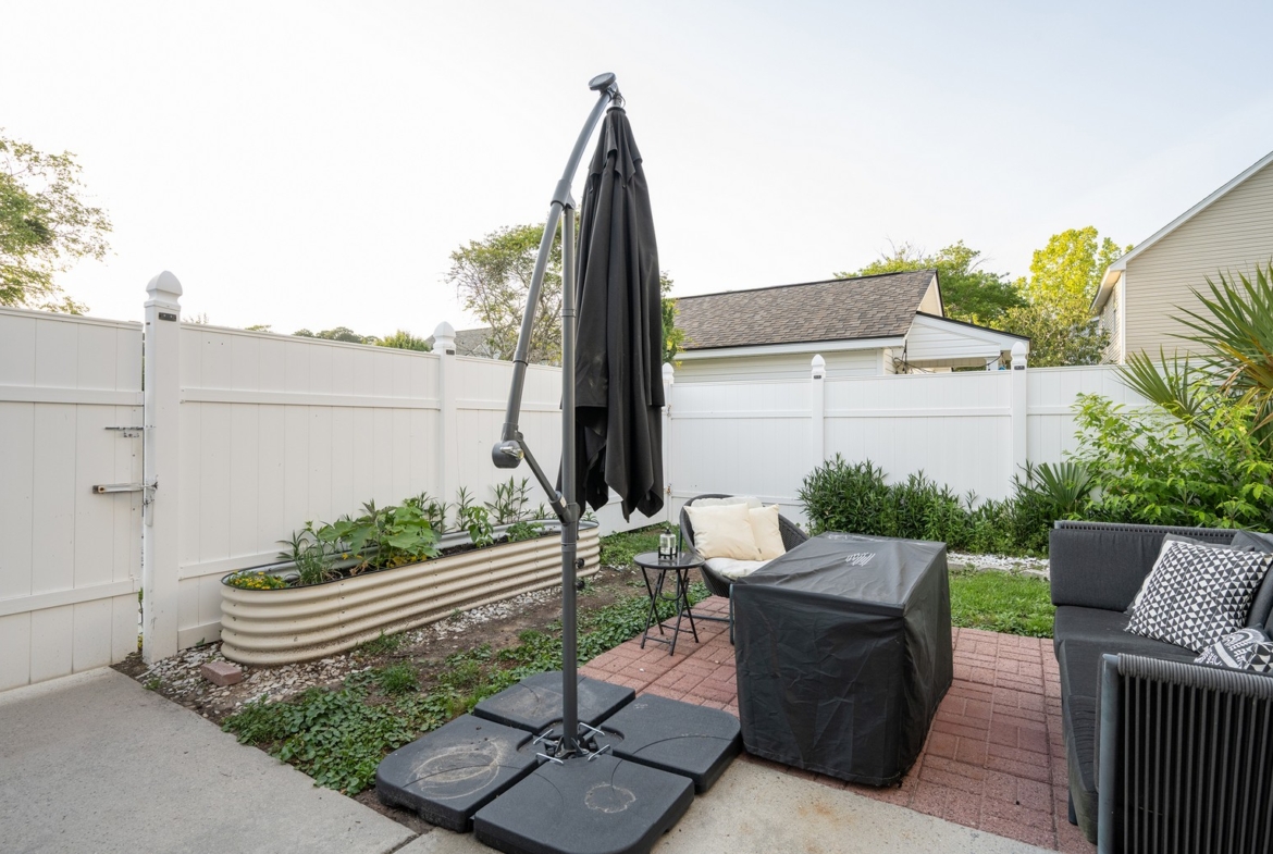 17 Sassafras - patio