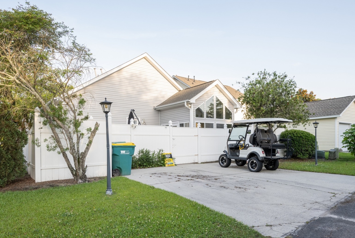 17 Sassafras - parking
