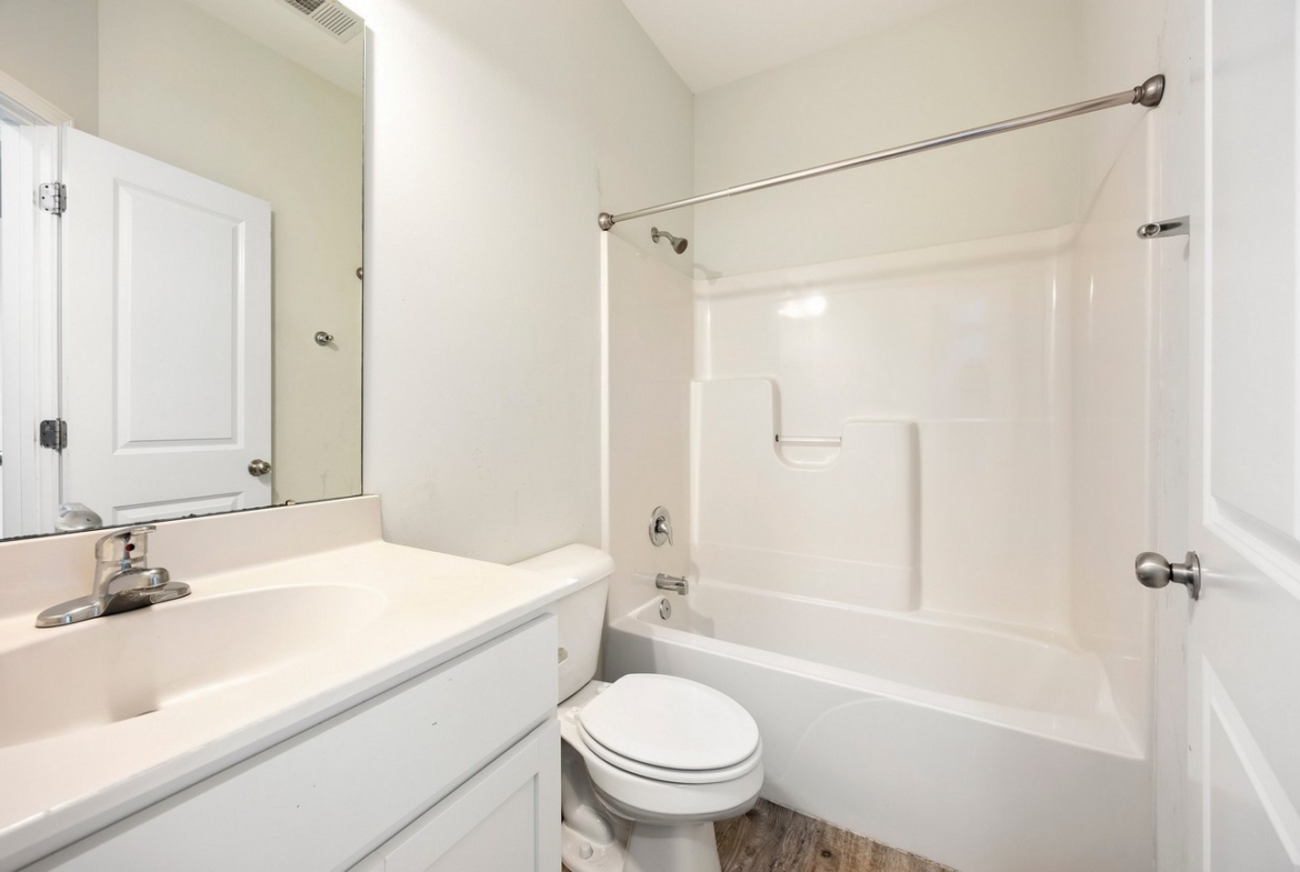 24 Sand Live Oak - bathroom