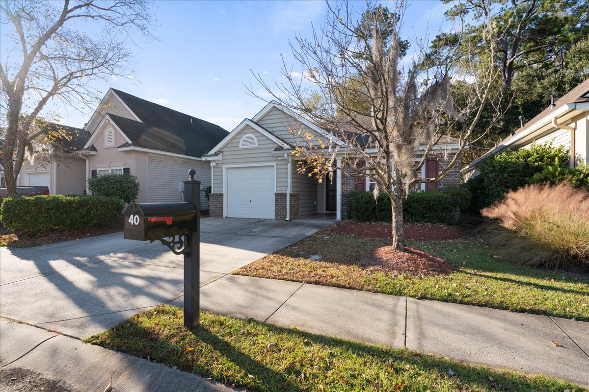 02-40 Gables Ln