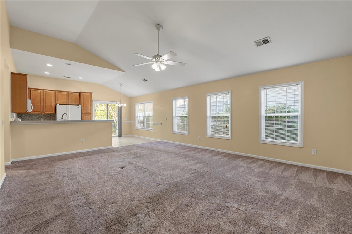 03-40 Gables Ln