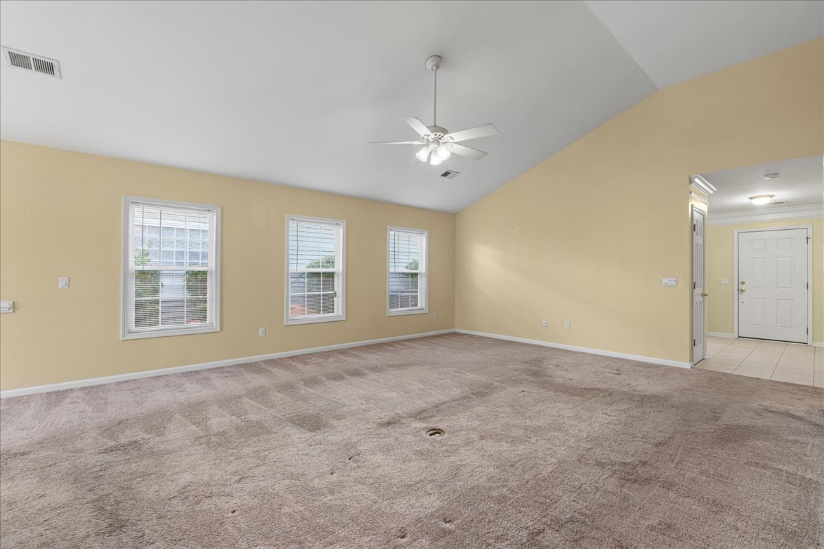 04-40 Gables Ln