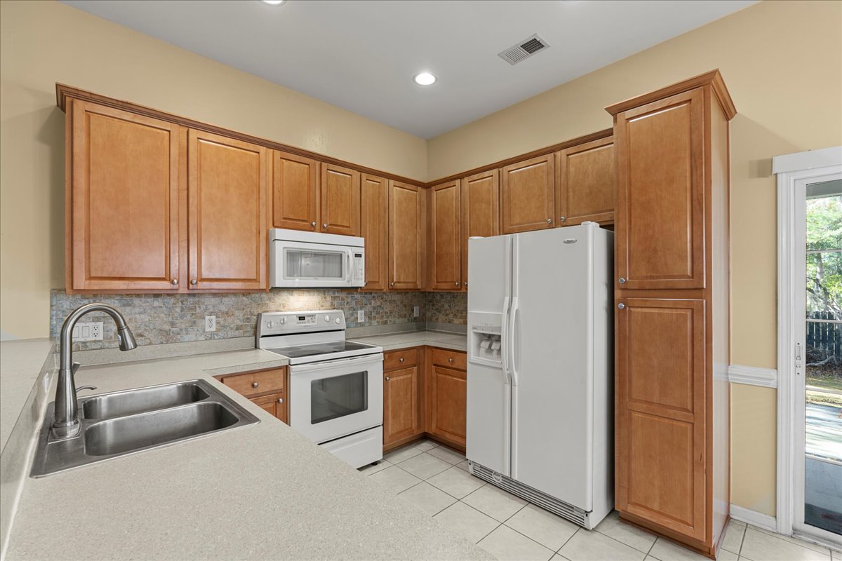 08-40 Gables Ln
