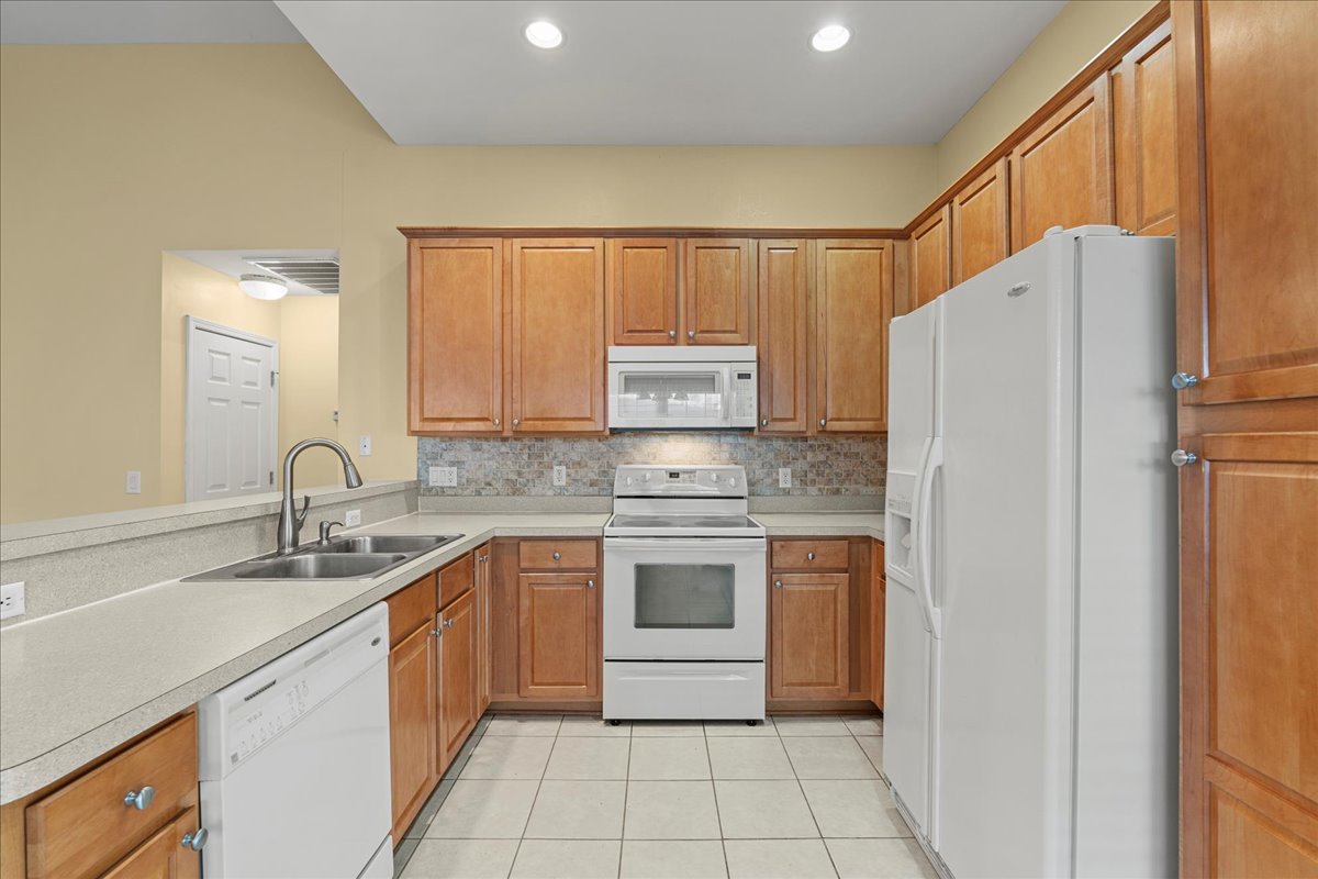 09-40 Gables Ln