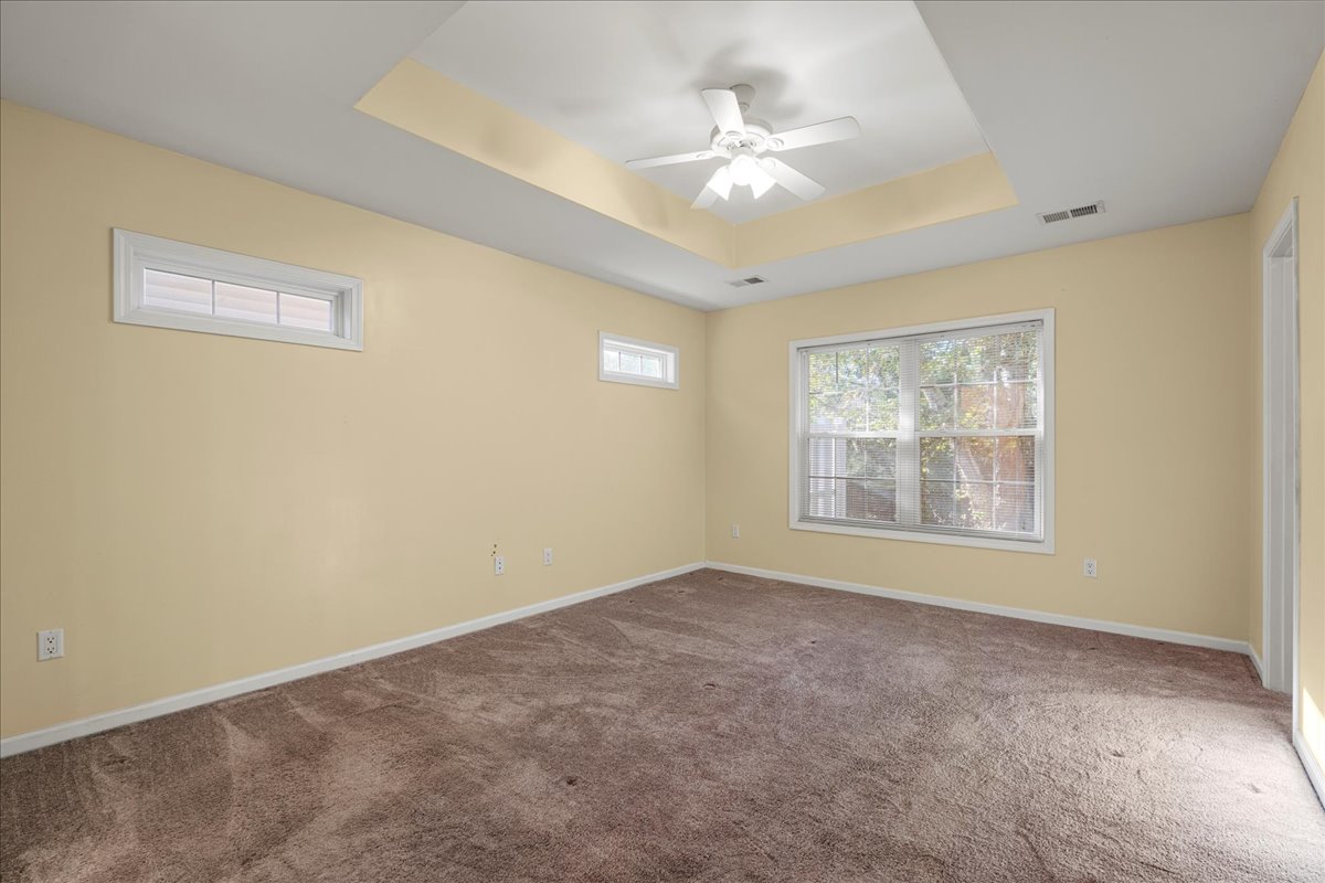 10-40 Gables Ln