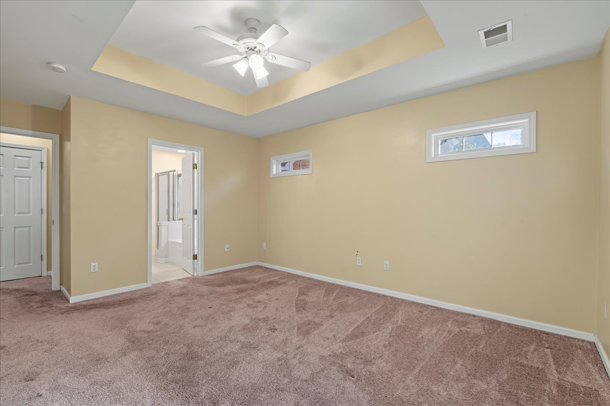 11-40 Gables Ln