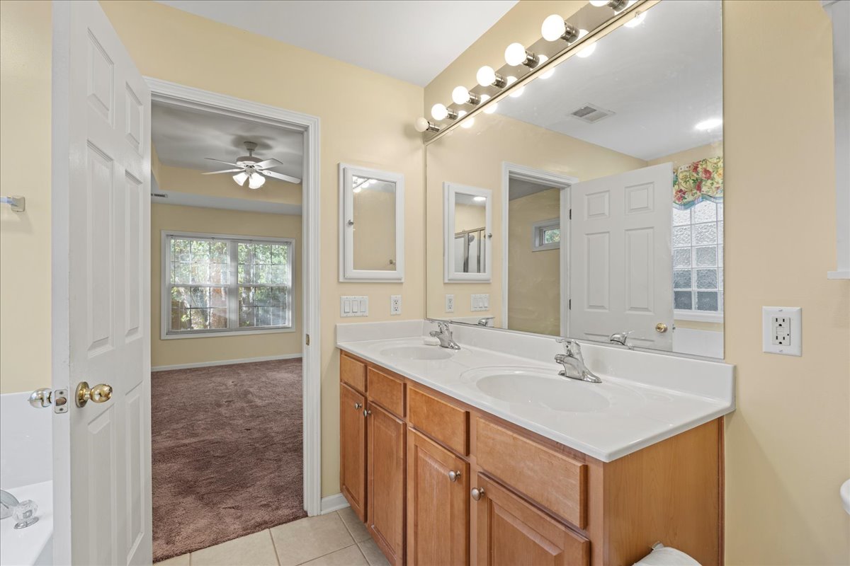 15-40 Gables Ln