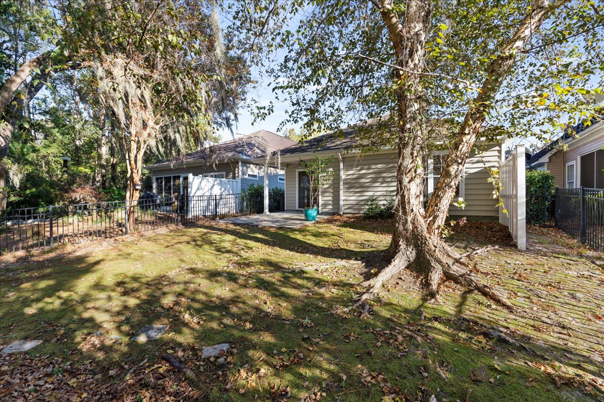 25-40 Gables Ln