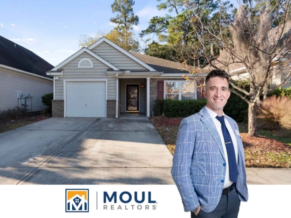 40 Gables Ln - Agent in front of property