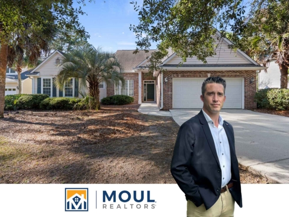 122 Island West Dr - Agent in front of property