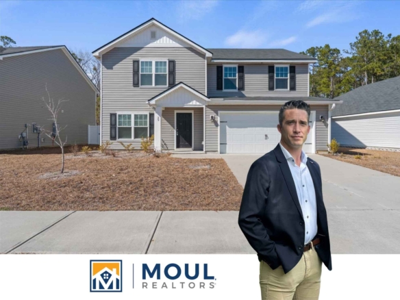 29 Kingwood Path - agent in front of property